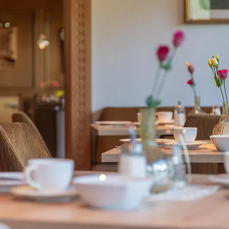 Frühstückspension Tirolerin Garni 3*
