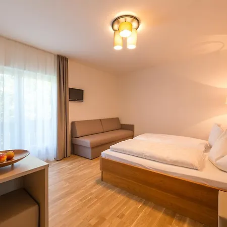 Tirolerin Garni Frühstückspension 3*
