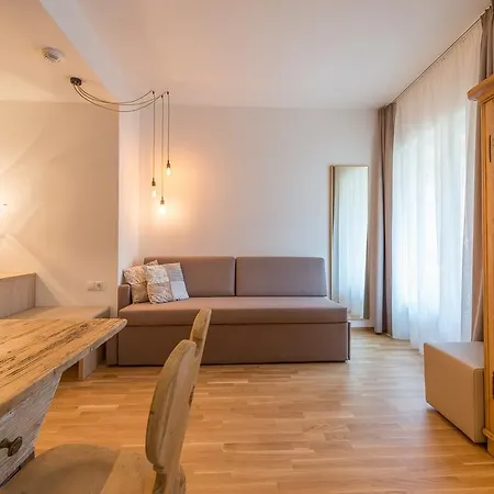 Tirolerin Garni Frühstückspension 3*